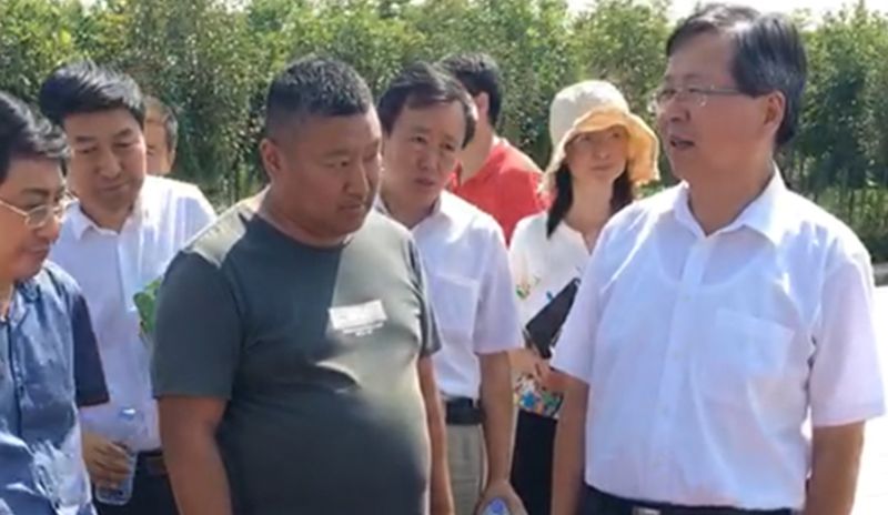 農(nóng)業(yè)部及負責領(lǐng)導(dǎo)一起參觀了愛麗潔農(nóng)村廁所改造產(chǎn)品，并得到了認可